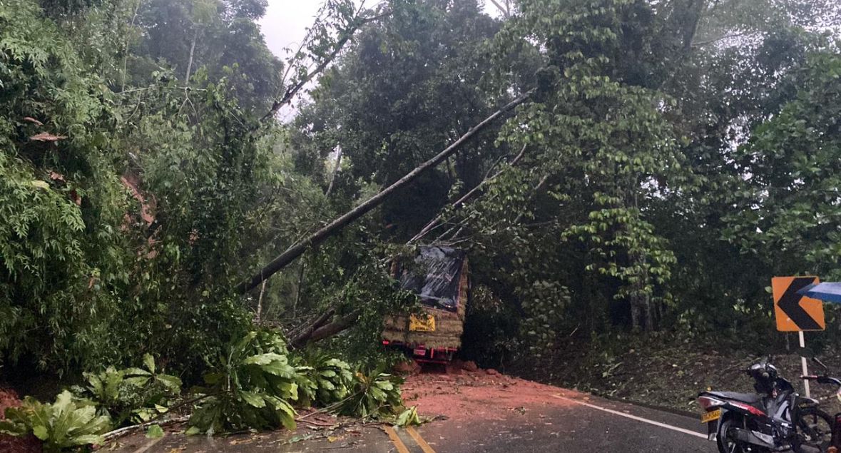 Hay cierre total en la vía Medellín-Bogotá por deslizamiento