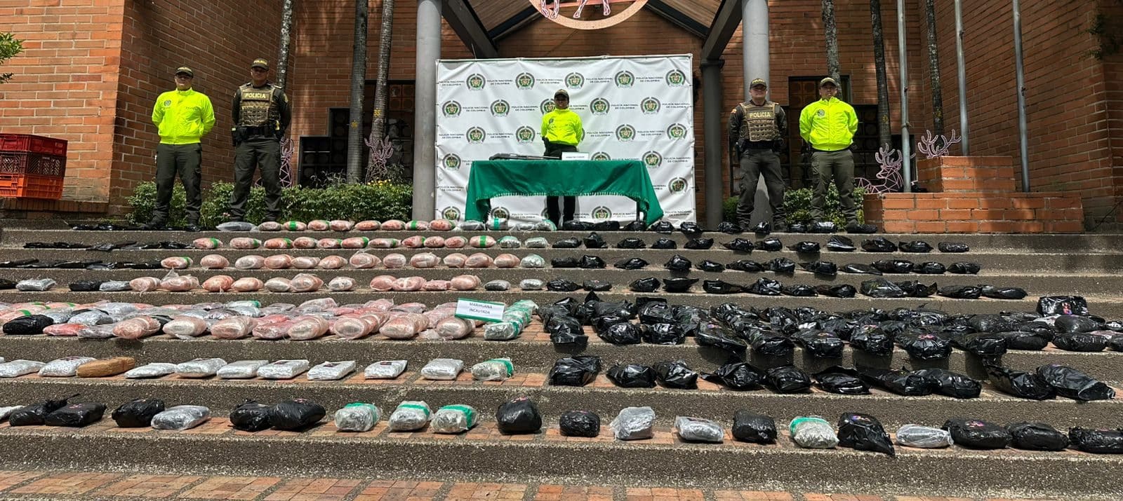 Incautan más de 200 kilos de marimba en una vivienda en Medellín