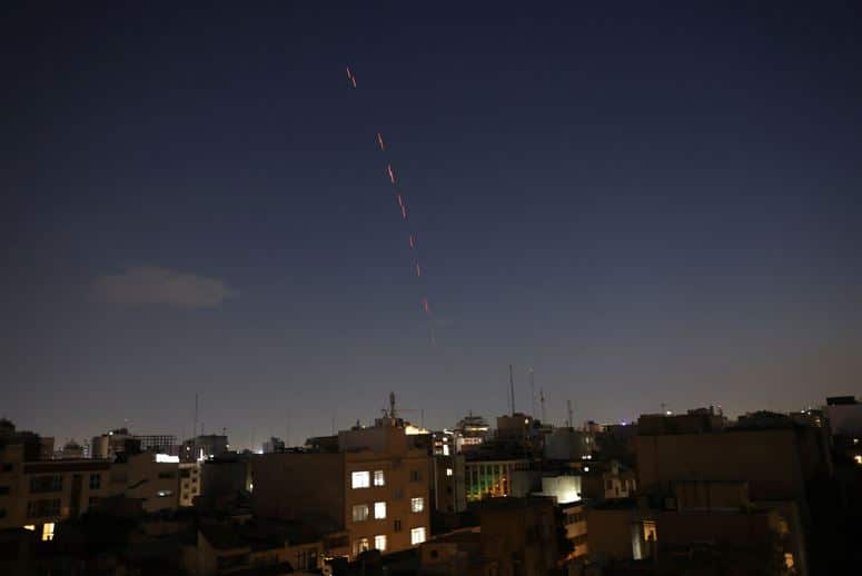 Irán responde con misiles balísticos contra Tel Aviv tras ataque de Israel