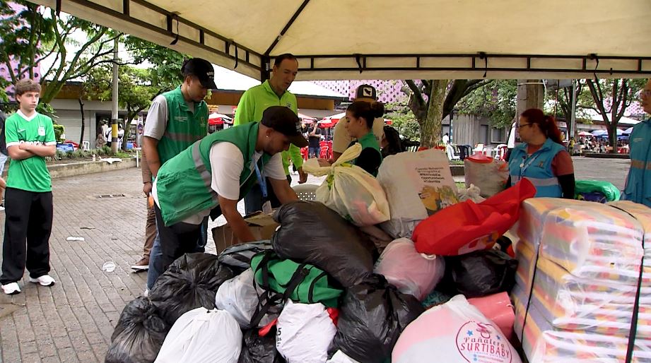 Jornada de donación durante el clásico paisa deja más de 500 kilos de alimentos y ropa