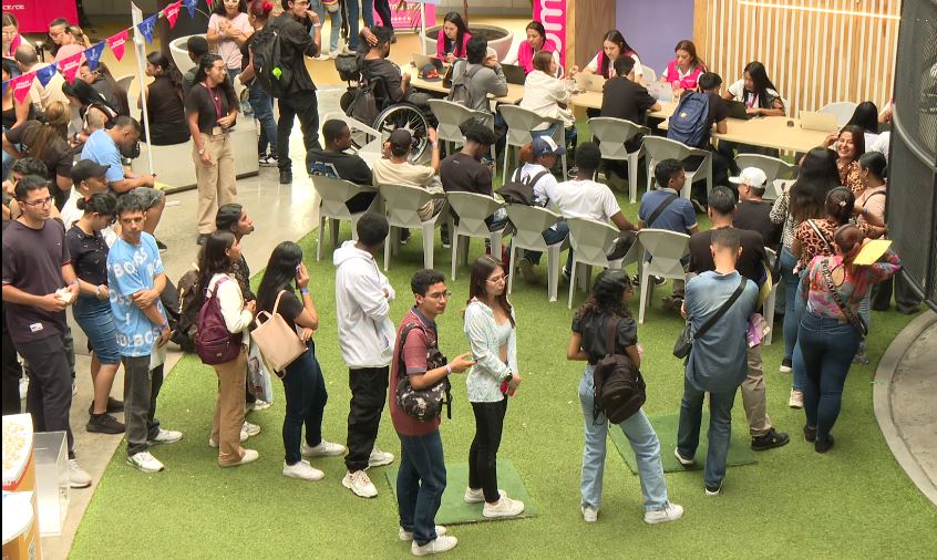 Jóvenes consiguieron empleo con el Festival de Oportunidades