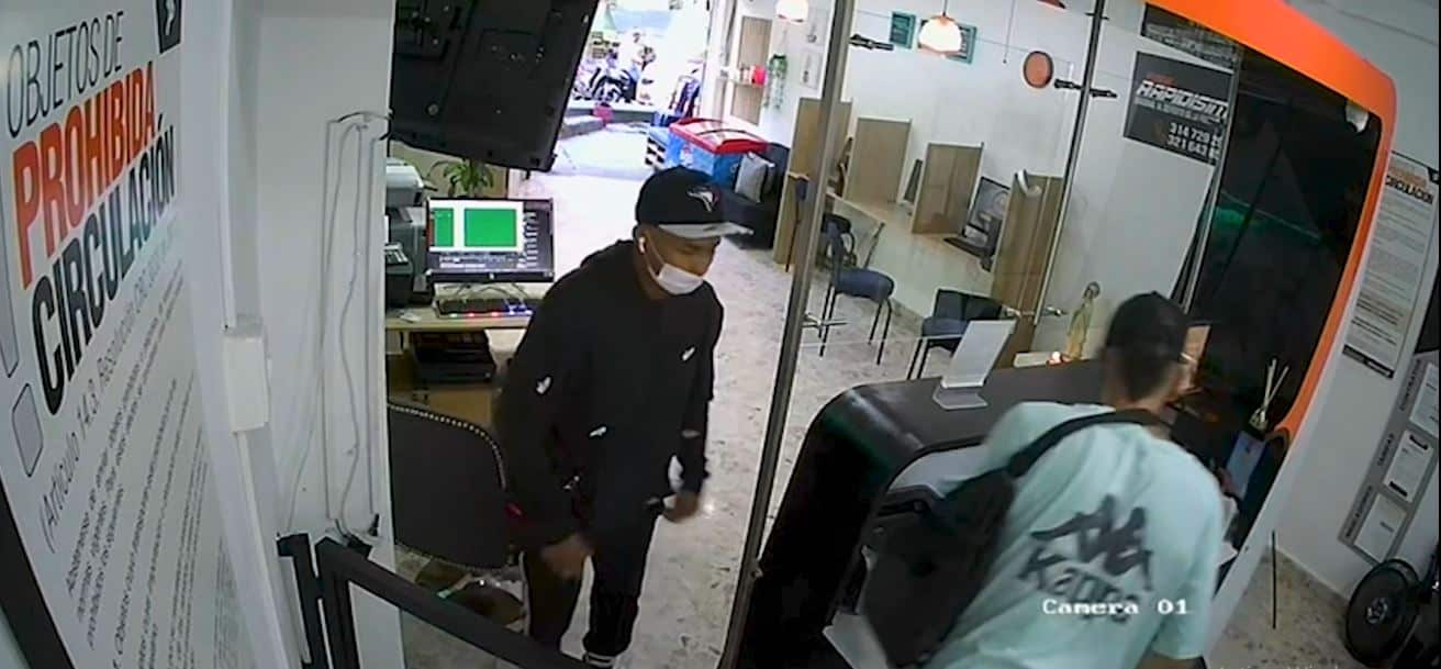 Ladrones se llevaron 11 millones de pesos de un corresponsal de encomiendas