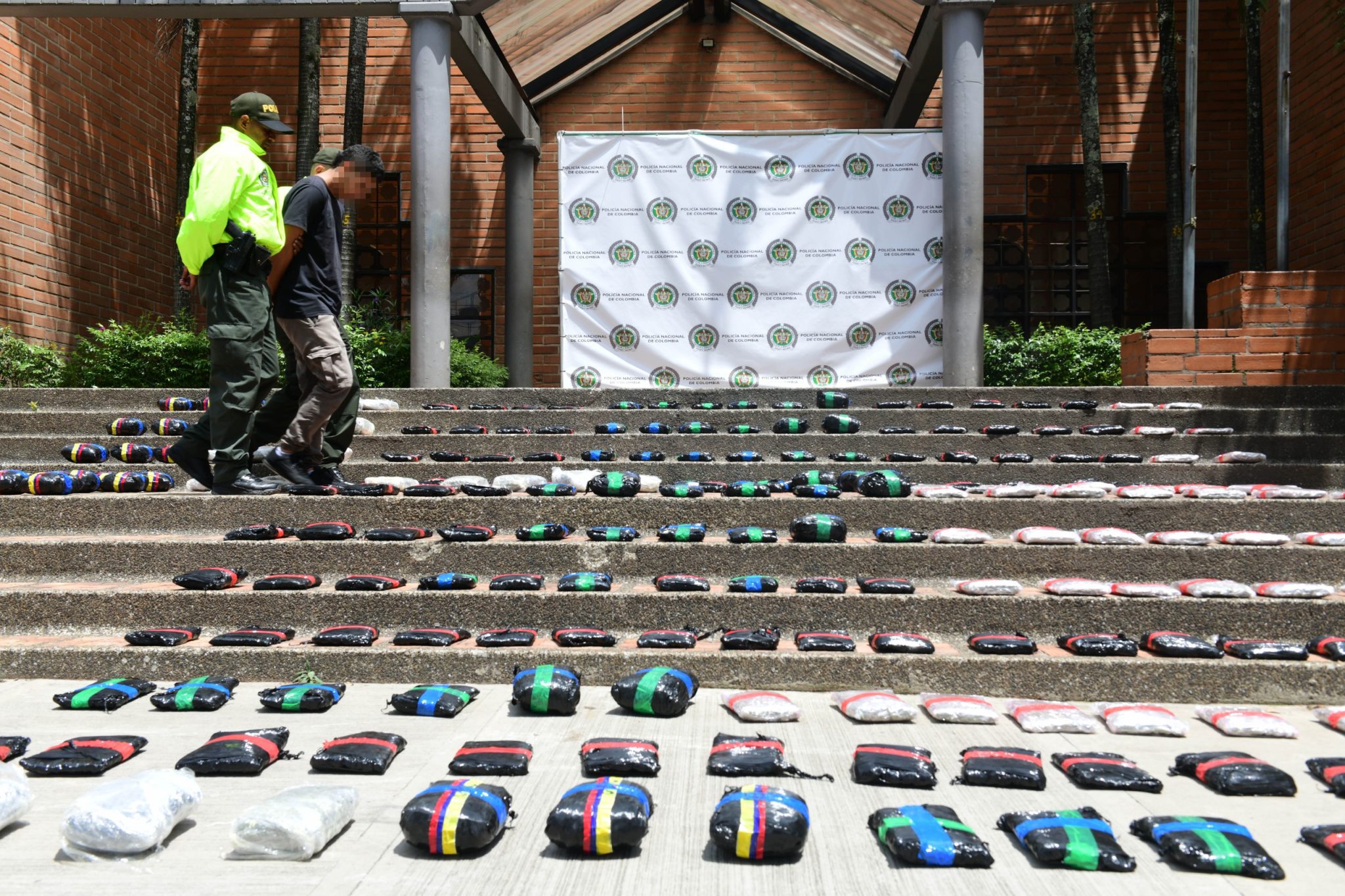 Lo pillaron en un carro con 132 kilos de marihuana avaluada en 0 millones