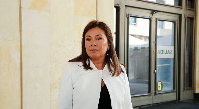 En una histórica elección, la Sala Plena de la Corte Suprema de Justicia ha elegido a Luz Adriana Camargo como la nueva Fiscal General de la Nación, reemplazando a Francisco Barbosa.