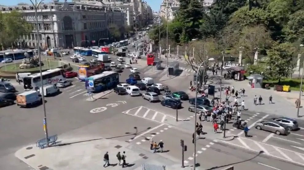 Masivo apagón en Europa causa daños en semáforos y cierre de comercios y fábricas