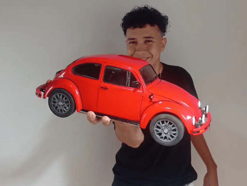 ¡Un teso! Conozca al artista paisa que hace réplicas de autos