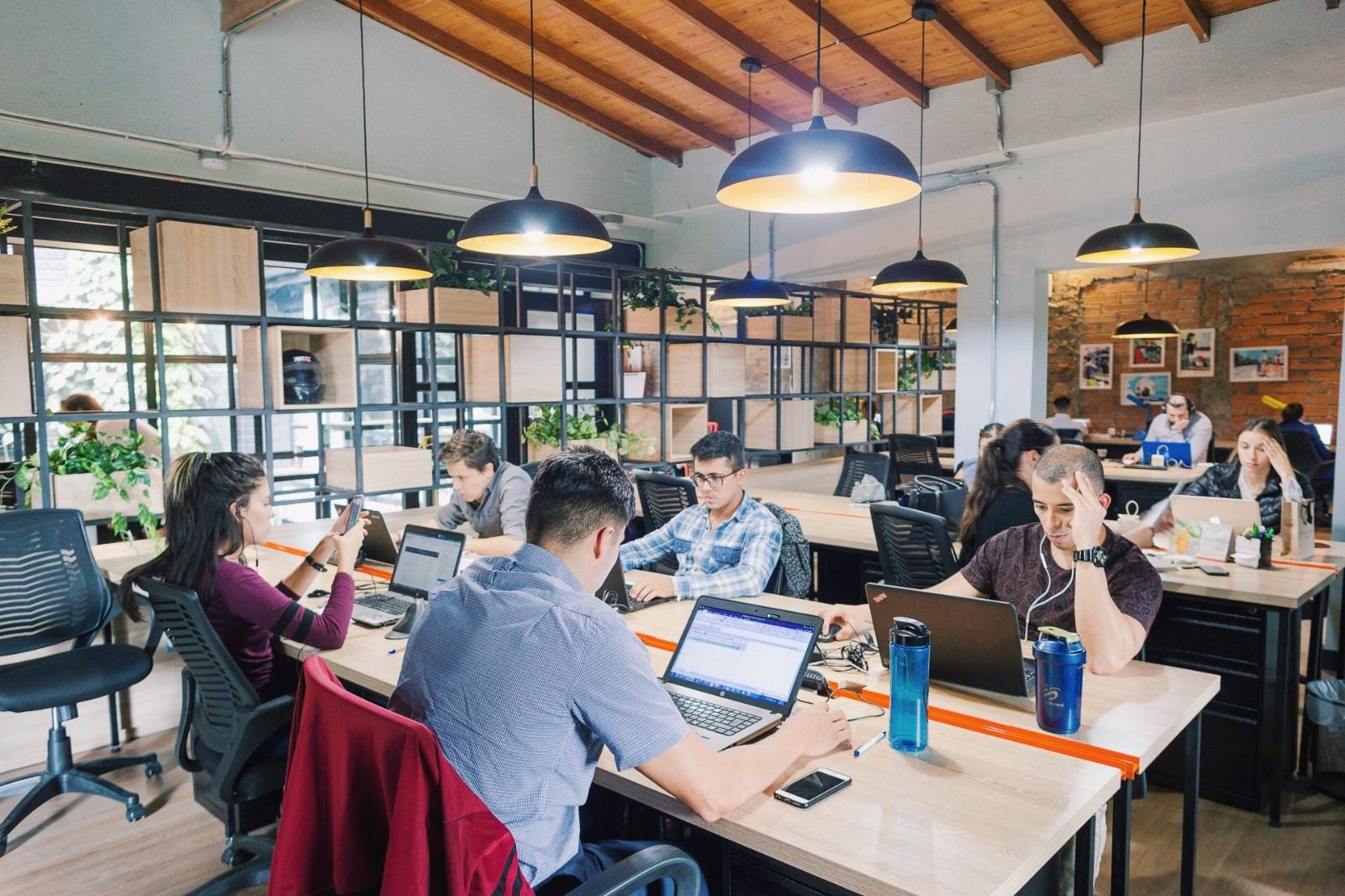 Medellín se consolida como destino corporativo aumenta la compra y arriendo de oficinas