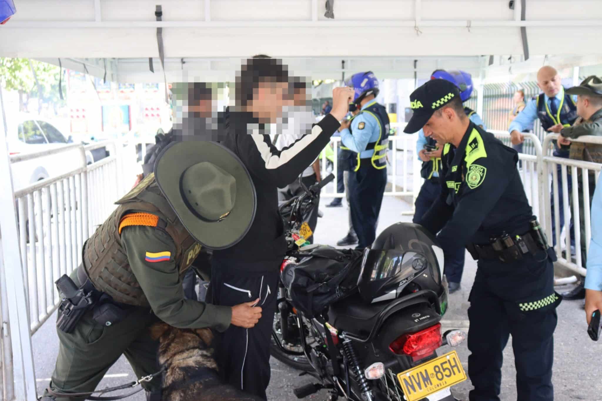 Megaoperativo de seguridad en Laureles deja 5 capturados y 27 vehículos inmovilizados