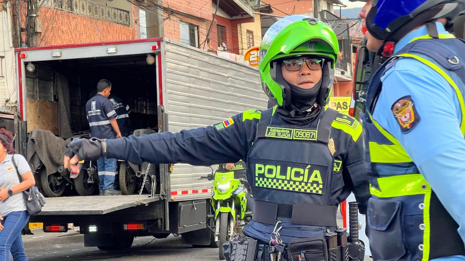 Megaoperativo en Manrique deja más de 50 vehículos inmovilizados y 138 comparendos