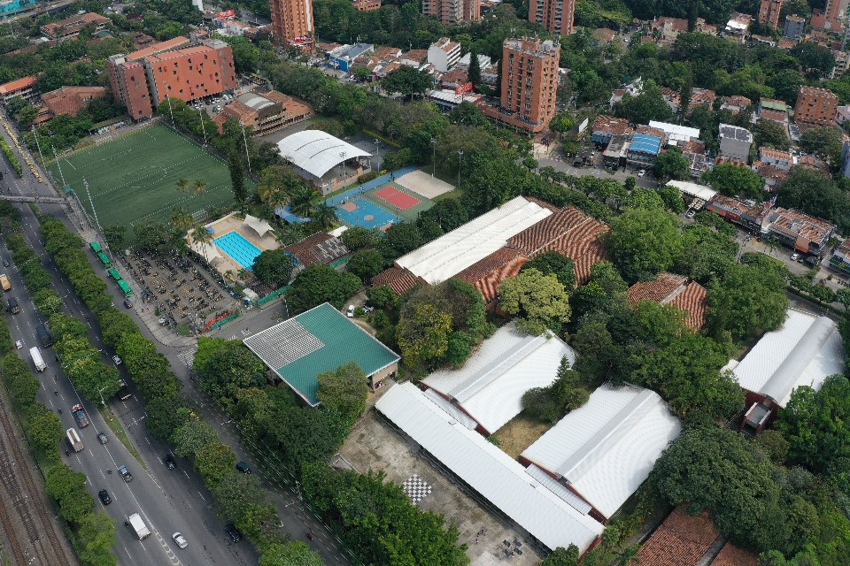 Mejoramiento a 300 plantas físicas de colegios 2