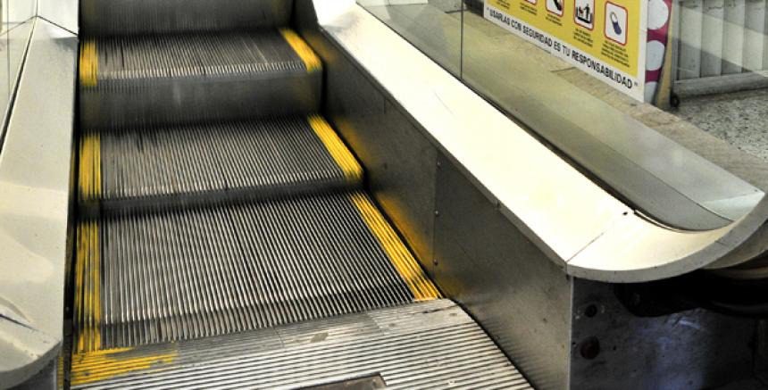 Menor de 3 años sufrió un accidente en unas escaleras eléctricas de un centro comercial