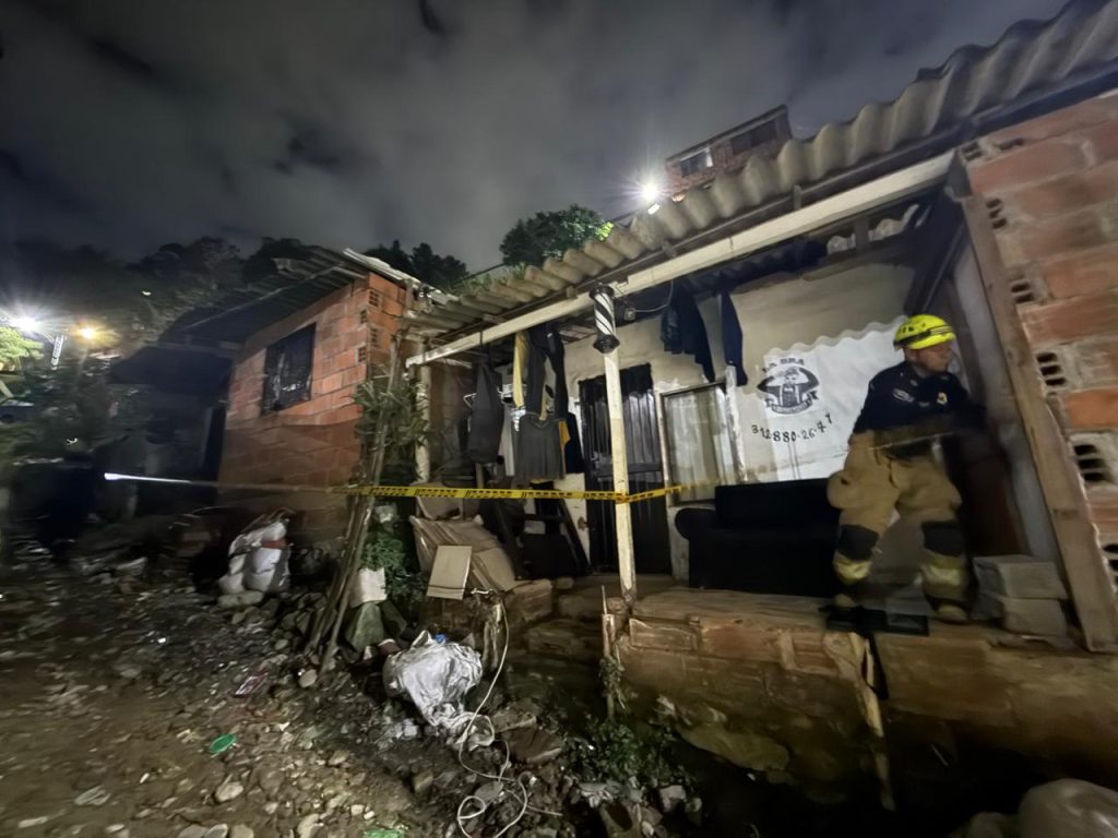 Movimiento en masa deja un joven de 15 años atrapado y un menor lesionado