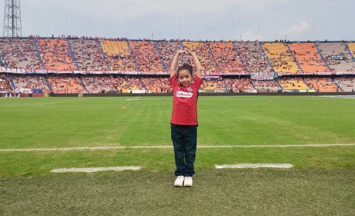 Natalia cumplió el sueño de ver al equipo de sus amores
