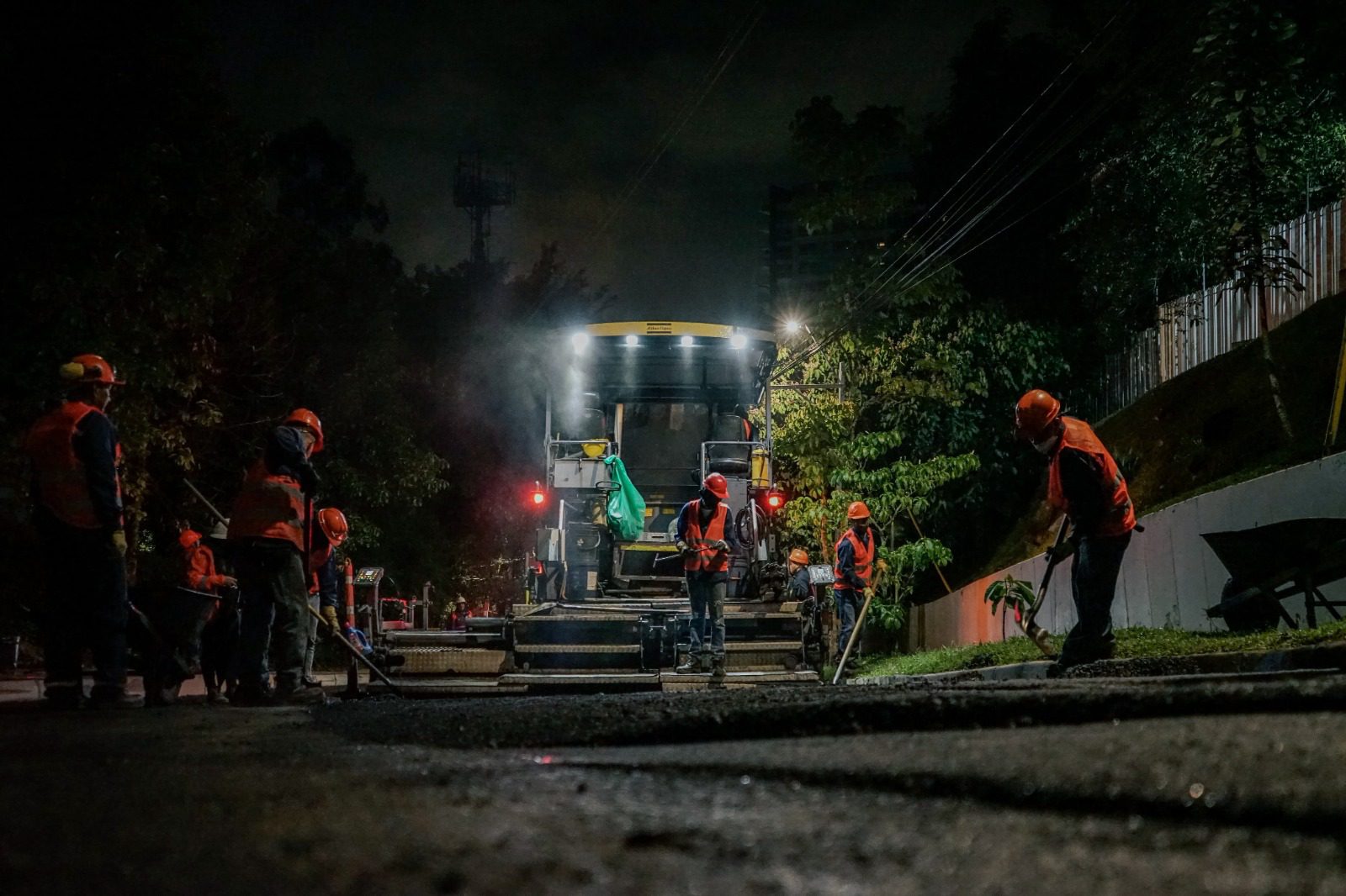 Nuevo contrato para reparar grietas y huecos en la malla vial de Medellín