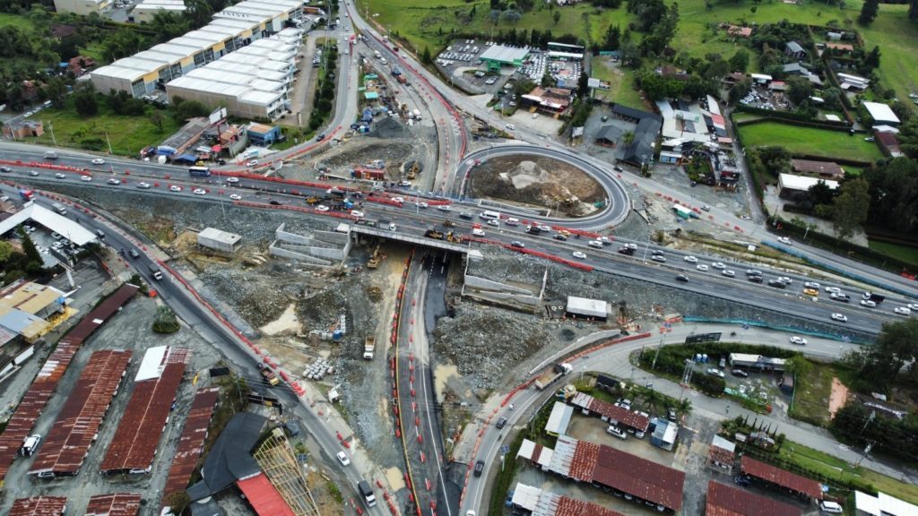 Obras del intercambio vial del aeropuerto tienen un avance del 95 y así están quedando