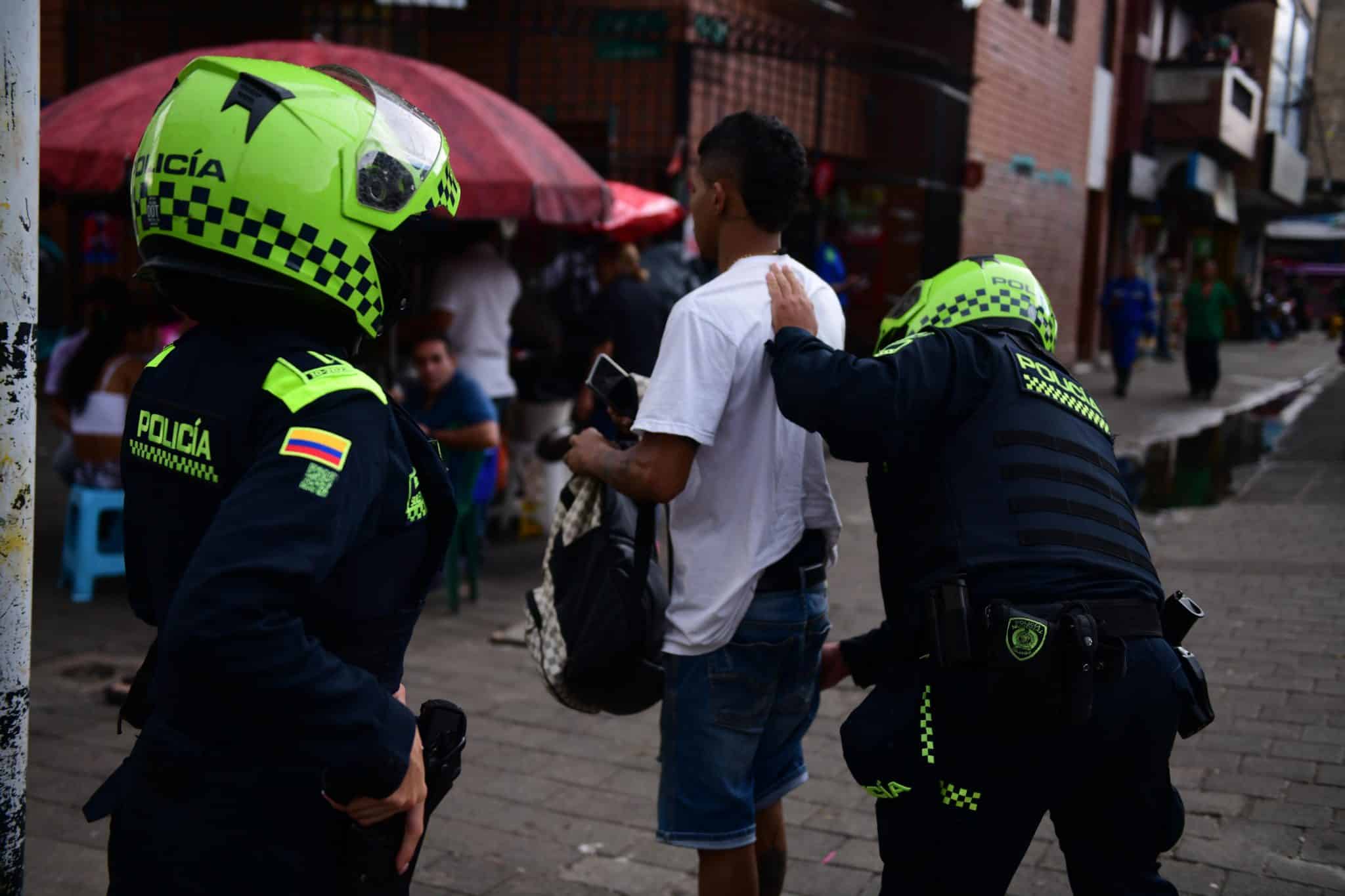 Operativo en el centro de Medellín deja un capturado y más de 100 armas blancas incautadas