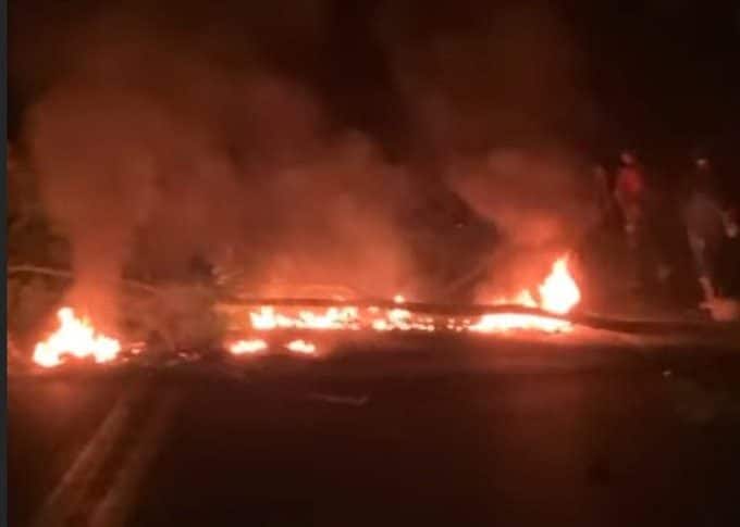 Permanece bloqueada la vía Medellín - Urabá por protestas de población Indígena