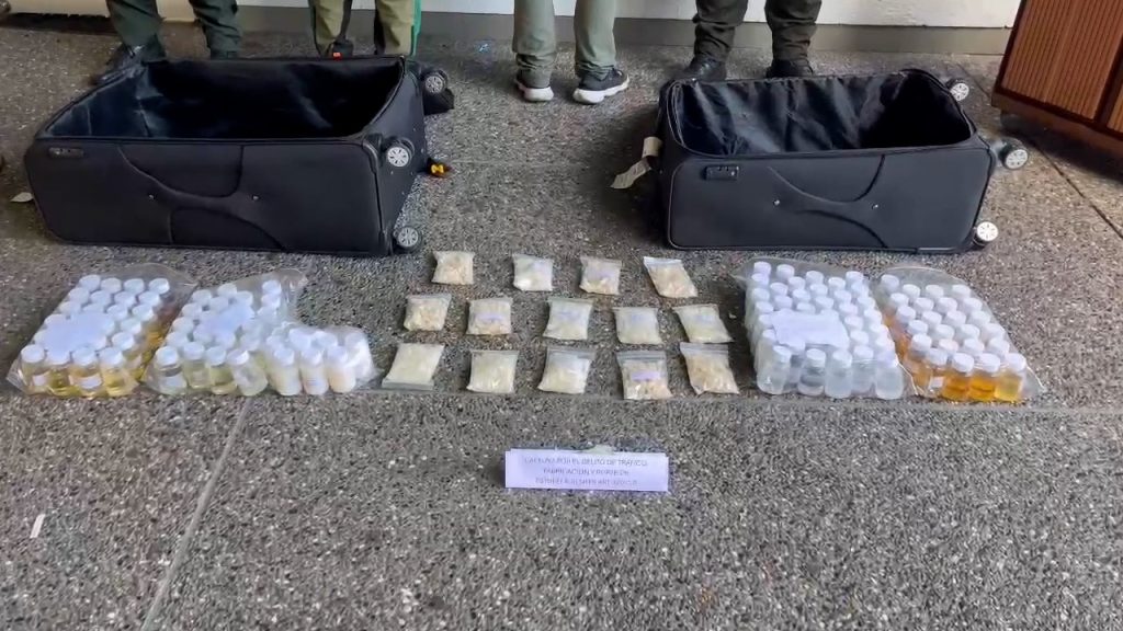 Perro detectó 14 kilos de cocaína que hombres chinos pretendían sacar del aeropuerto de Rionegro
