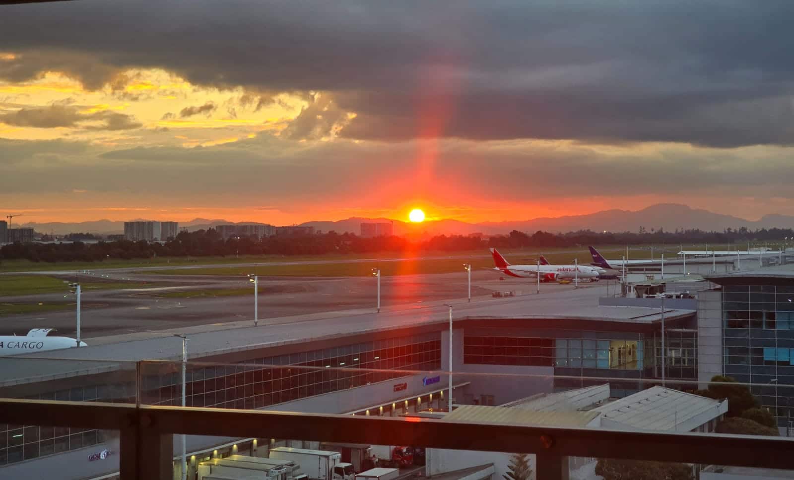 Por qué hay escasez de combustible para aviones en Colombia