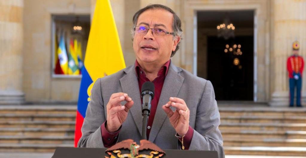 A pesar de atentados, presidente Petro ordenó parar operaciones contra 3 grupos armados
