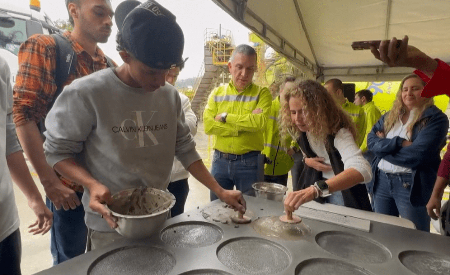 Programa Parceros y Cementos Argos se unen para apoyar a jóvenes del Distrito
