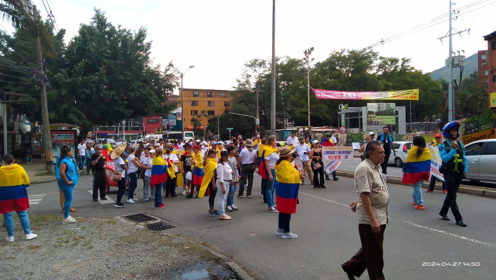 Propietarios de inmuebles de la av. 80 salieron a las calles pidiendo que paguen lo justo
