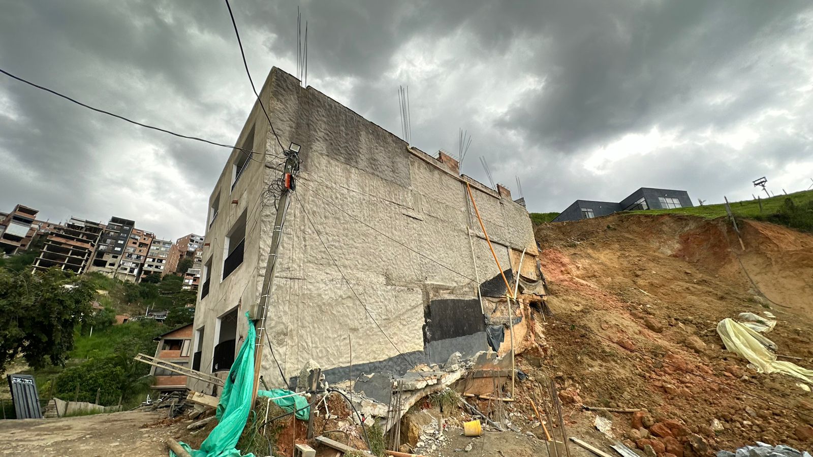Reportan colapso parcial de un edificio en la vereda Manzanillo de Altavista