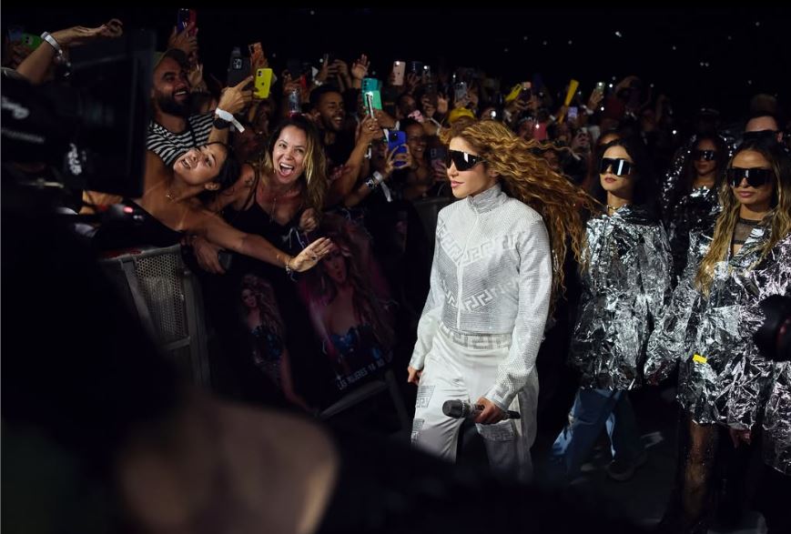 Shakira ya se siente en Medellín: comerciantes y fanáticos calientan motores antes del concierto en el Atanasio Girardot