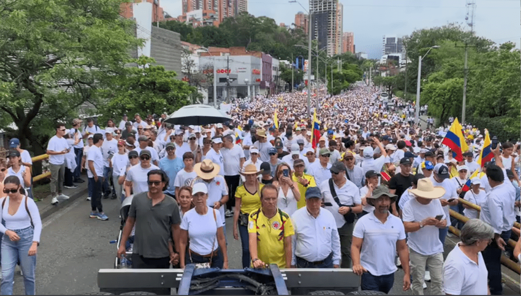 marcha en medellín contra el gobierno 21 de abril