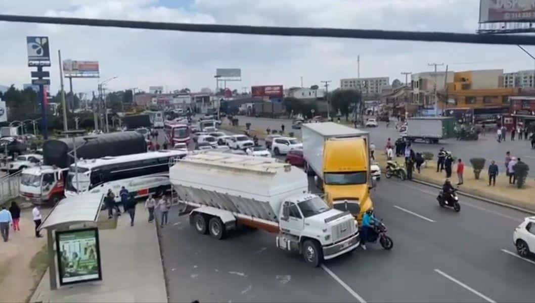 Transportadores bloquean algunas vías del país para protestar por el incremento del ACPM