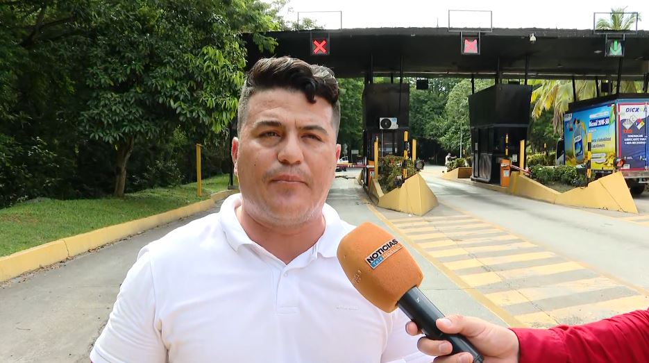 Transportadores levantan talanqueras de peajes en la Medellín - Bogotá por incumplimientos