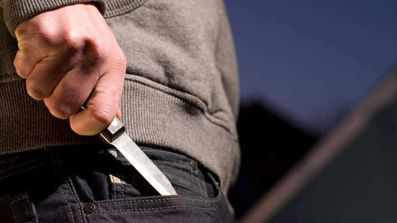Un hombre de 21 años presuntamente asesinó a su padrastro en la comuna 13