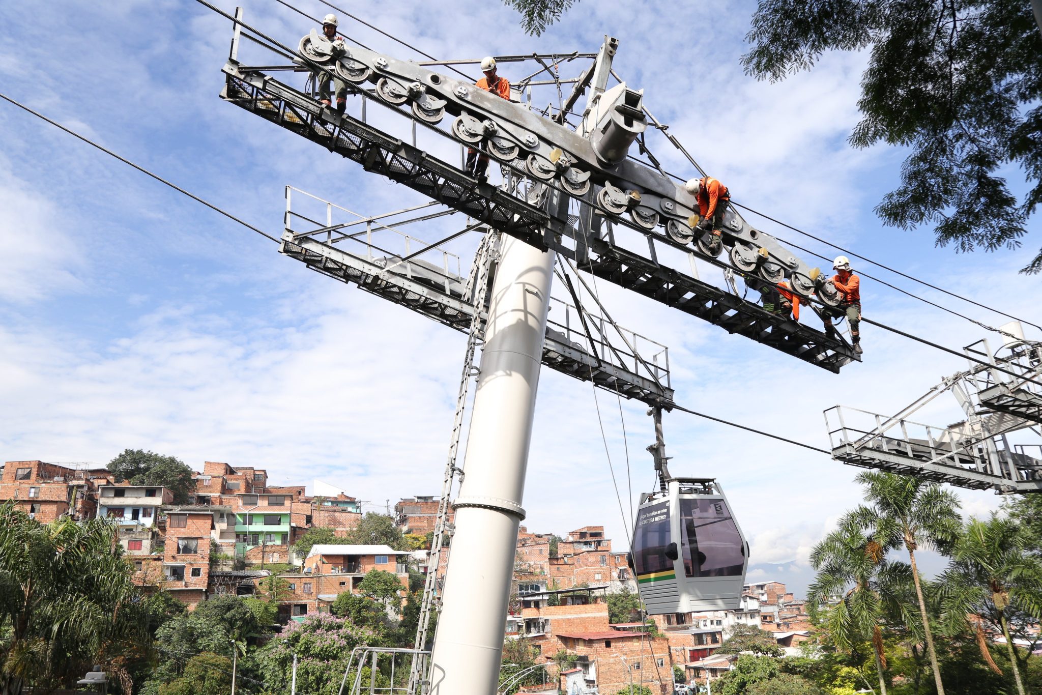 Unas dos semanas estaría fuera de servicio la línea K del metrocable tras accidente