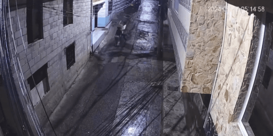 [Video] Excandidato al Concejo de Copacabana golpeó brutalmente a su hermana