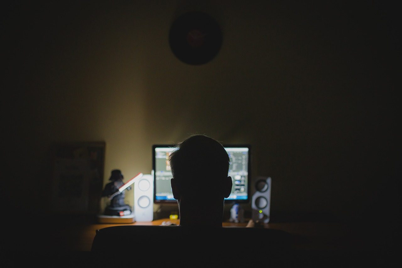 El vishing es un tipo de fraude telefónico en el que los estafadores suplantan a entidades legítimas para obtener información confidencial. En Colombia, este tipo de ataque ha experimentado un crecimiento significativo.