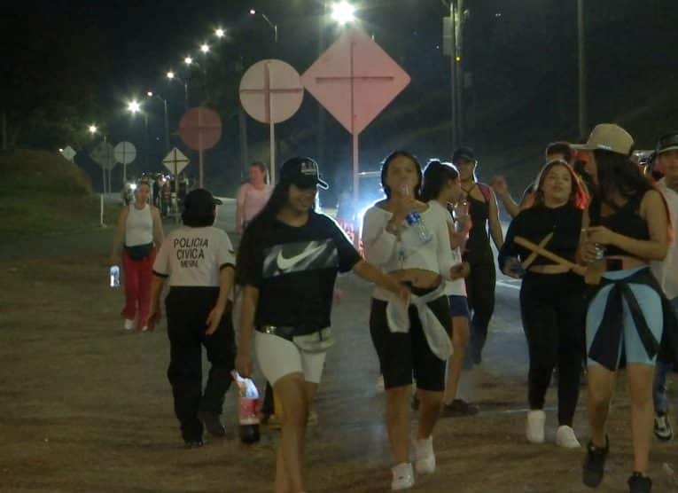 Más de 30.000 feligreses participan en la peregrinación hacia el Señor Caído