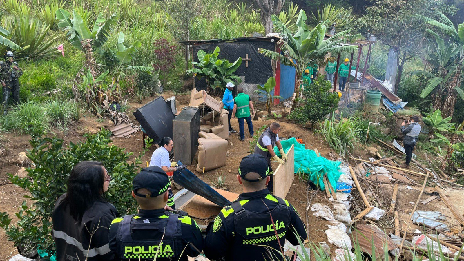 Desmontan 14 viviendas improvisadas en el cerro Pan de Azúcar y Santa Elena