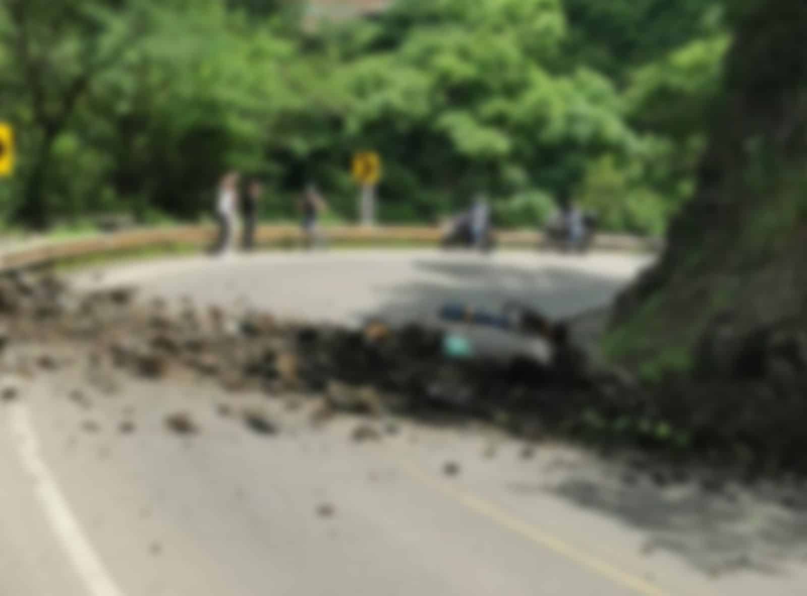 Dos motociclistas perdieron la vida por derrumbe en la vía Amagá-Bolombolo