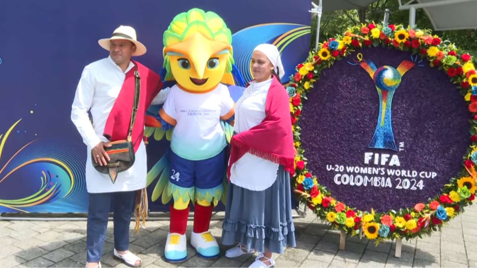 Kinti, la mascota de la Copa Mundial Femenina Sub-20, recorrió Medellín