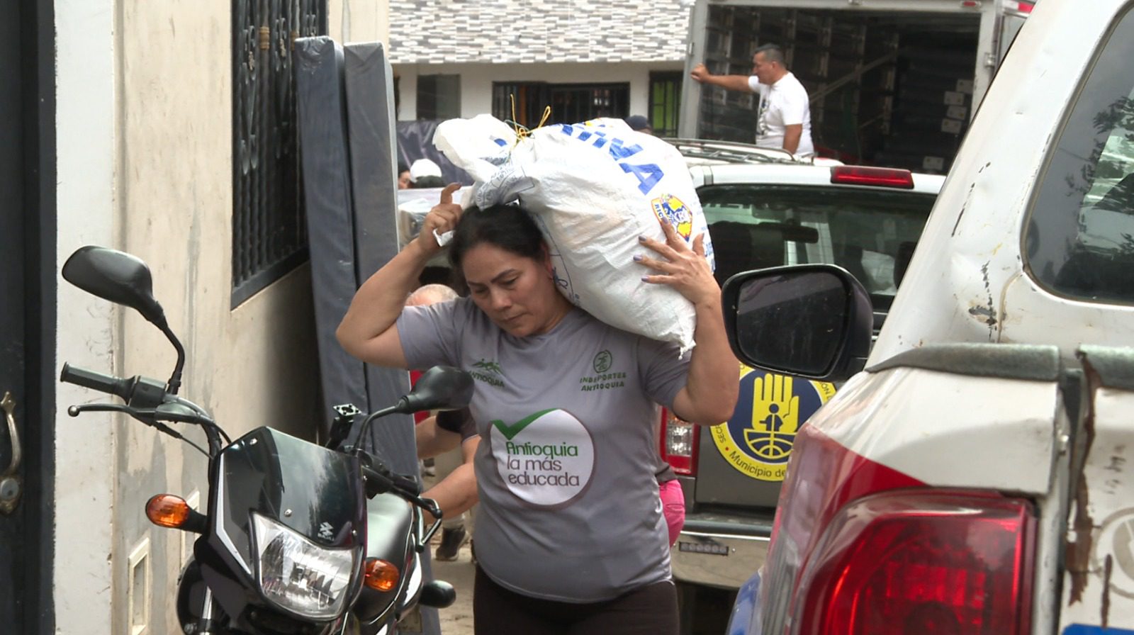 Afectados por lluvias en Bello recibieron primeras ayudas humanitarias