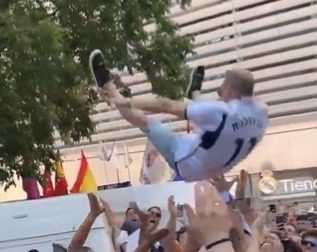 Hincha del Real Madrid se accidentó en plena celebración de la Champions