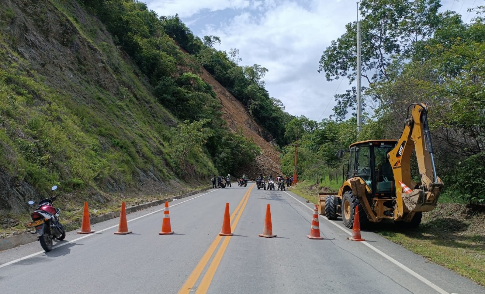 Cerrada la vía Bolombolo - Santa Fe de Antioquia por deslizamiento de tierra