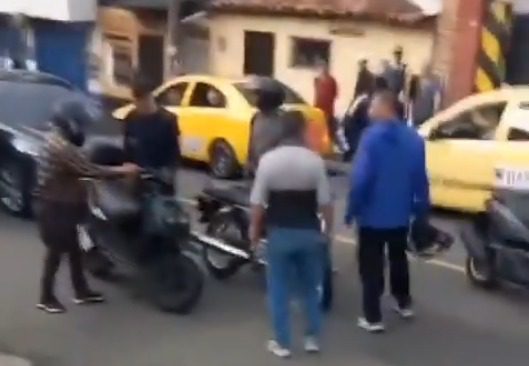 Intolerancia en Envigado: adulto mayor fue agredido por un motociclista