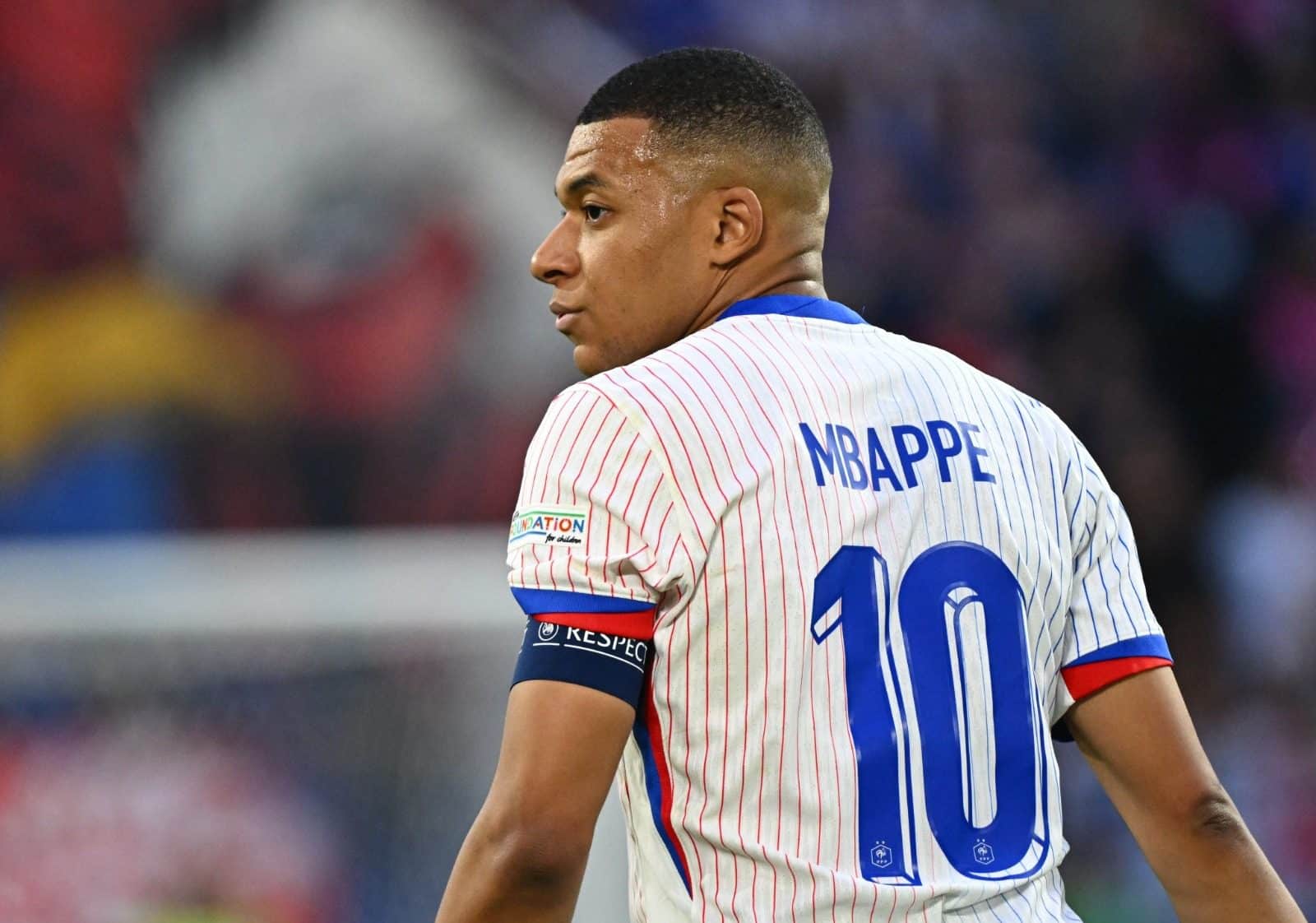 Kylian Mbappé se fracturó la nariz en partido de la Euro 2024