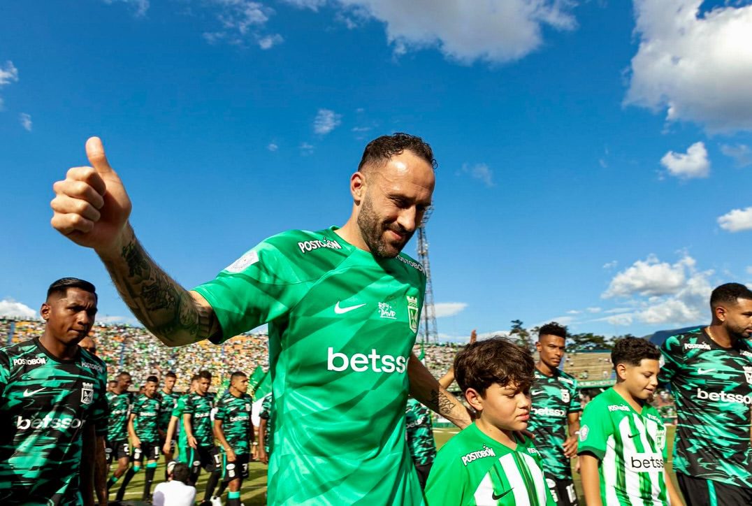 David Ospina en modo líder: vea la emocionante charla con sus compañeros