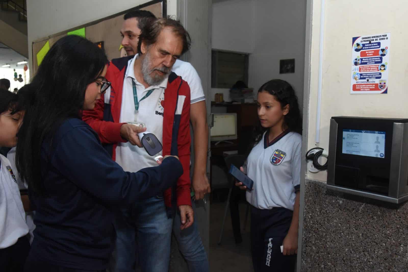 I.E. Benjamín Herrera promueve permanencia escolar con aplicativo tecnológico