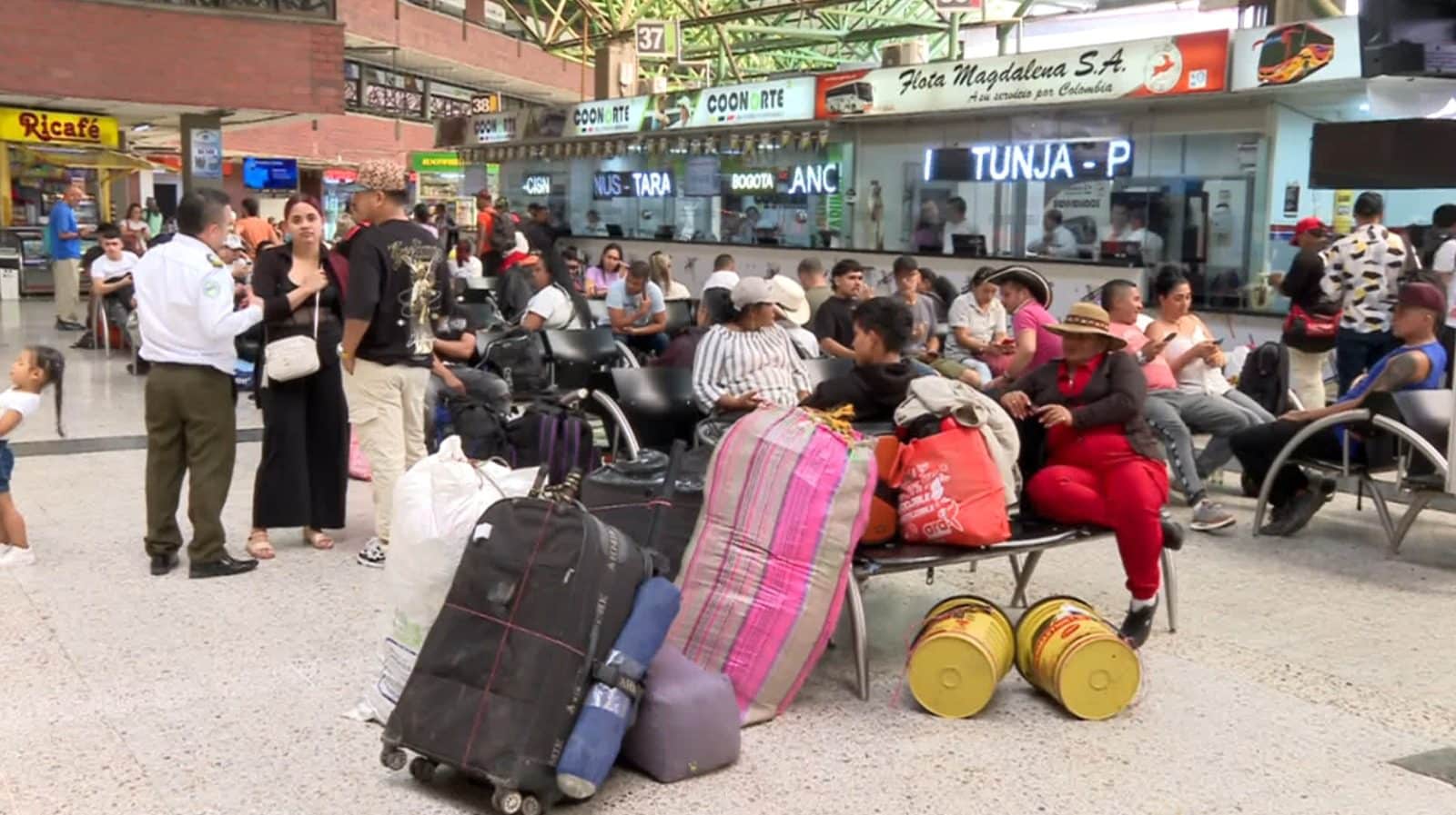 Afectados cientos de pasajeros en la Terminal del Norte por paro minero