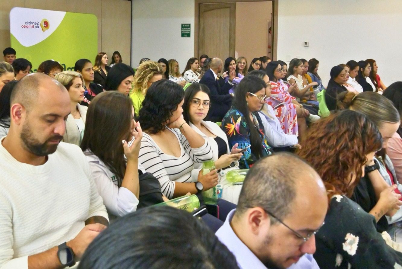 Trabajo sí hay: Comfenalco ofrece 2.900 vacantes en Antioquia y así puede acceder