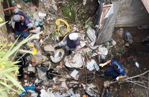 En Caldas han sacado 55 toneladas de basura de quebradas y caños en 2025