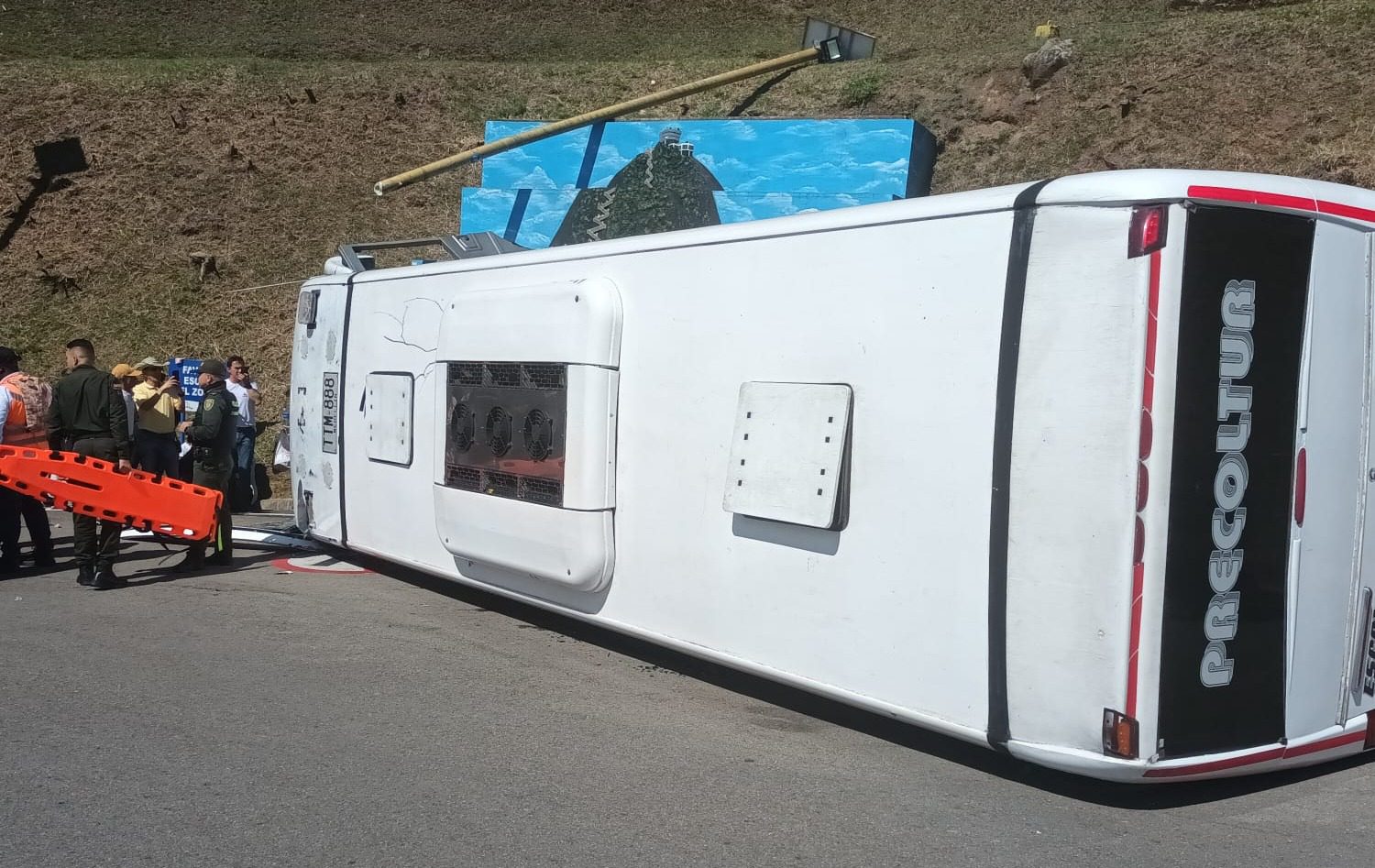 Accidente de un bus turístico en Guatapé dejó 14 personas lesionadas